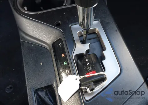 2017 Toyota Rav4 Hybrid Xle z USA, uszkodzony, nr VIN JTMRJREV7HD112098